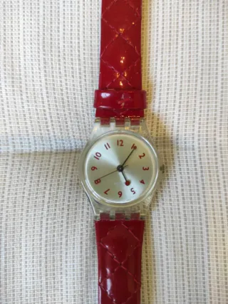Reloj Swatch Mujer Rojo y Plateado