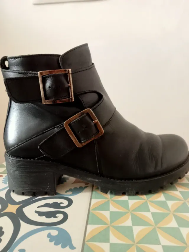Botas negras con hebillas De piel Interior forrado