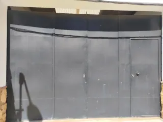 Portón de garaje hierro.
De 4 hojas en bisagra.
