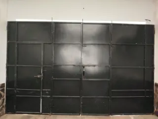Portón de garaje hierro.
De 4 hojas en bisagra.
