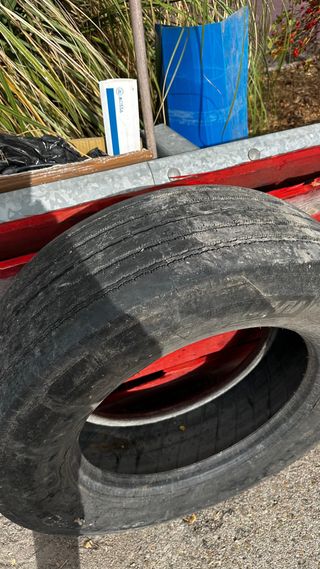 2 Ruedas Usadas Camión Michelin para rayar 295/60 