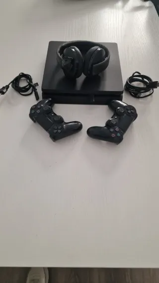 PS4 Slim 1TB + Cascos Inalambricos