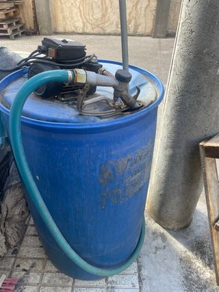 Bidón gasolina con bomba surtidor