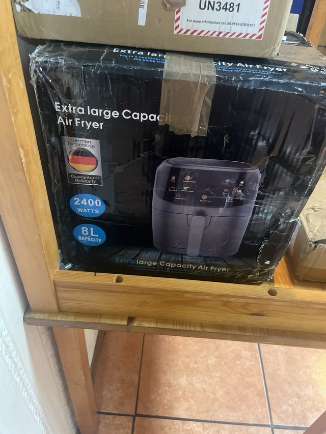 Freidora de aire negra 8 litros.