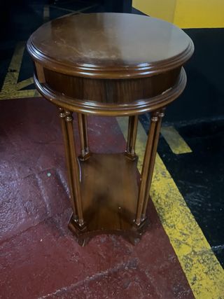 Mesa auxiliar redonda de madera