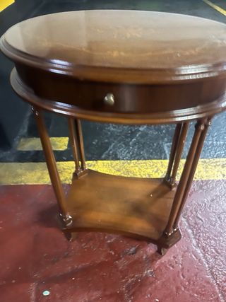 Mesa auxiliar redonda de madera