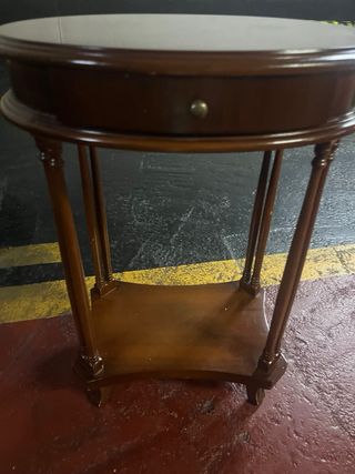 Mesa auxiliar redonda de madera