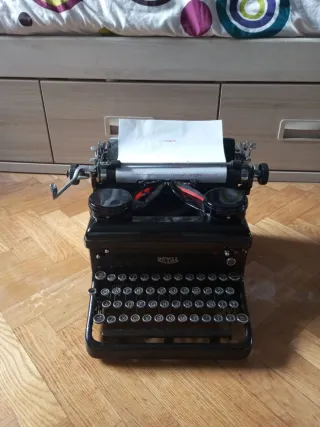 Máquina de escribir Royal clásica