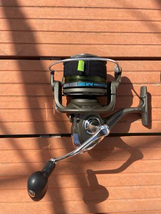 2 Cañas de pesca surfcasting 4,20 m 
2 carretes 