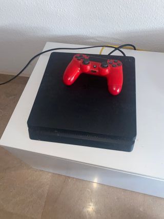 Consola PS4 Slim Negra + Mando Rojo