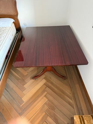 Mesa de madera abatible y regulable