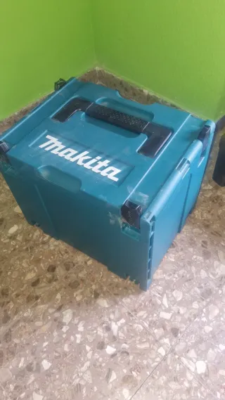 Aspirador Bosh profesional
Caja Makita n5, Bateria