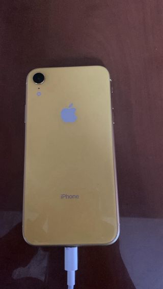 iPhone XR giallo