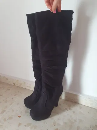 Botas altas tacón plataforma negras