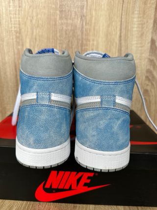 Jordan 1 Retro High OG Hyper Royal 44,5
