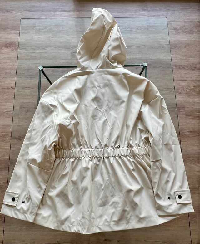 Campera impermeable Mujer Beige Talla M Nueva