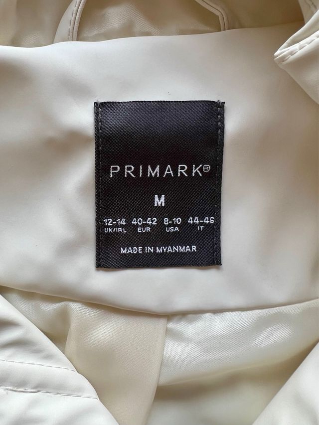 Campera impermeable Mujer Beige Talla M Nueva