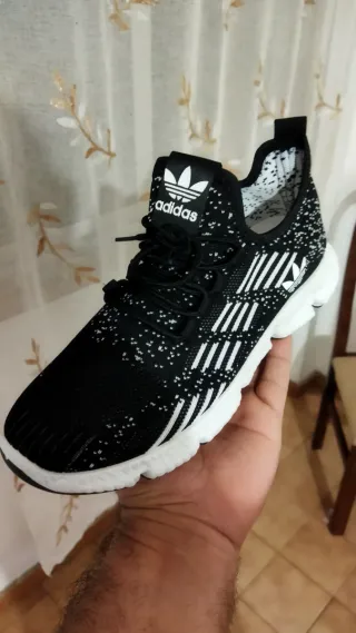 Lote dê 12 pares de sapatilhas 

