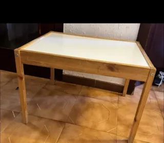 Mesa y 2 sillas infantiles de madera