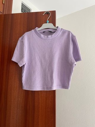 Top lila canalé cuello alto talla única