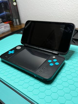 Nintendo 2DS XL Negra y Azul