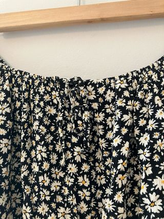 Blusa hombros descubiertos floral manga abullonada