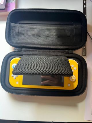 Nintendo Switch Lite Amarilla + Funda