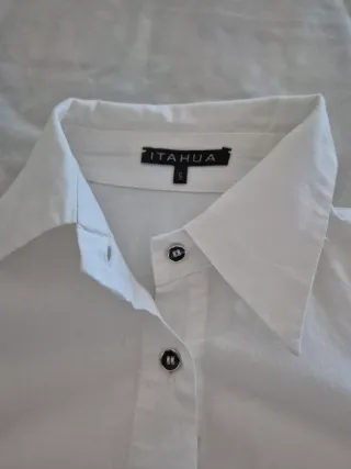 Blusa blanca botones fantasía de manga larga
