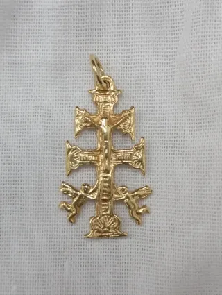 Cruz de Caravaca de Oro macizo.