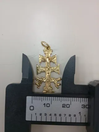 Cruz de Caravaca de Oro macizo.