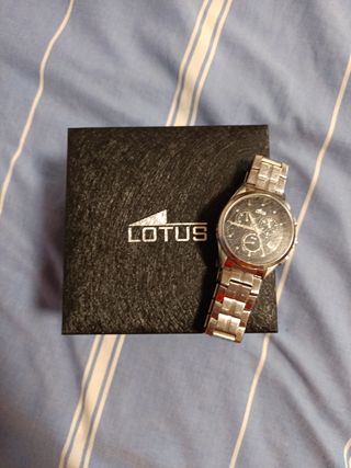 Reloj Lotus Negro y Plateado 