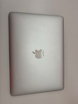 MacBook Air 2017 con cargador original. Formateado