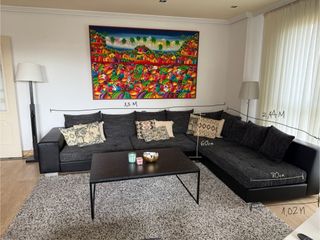 Sofá modular gris/negro +puf+alfombra IKEA + mesa