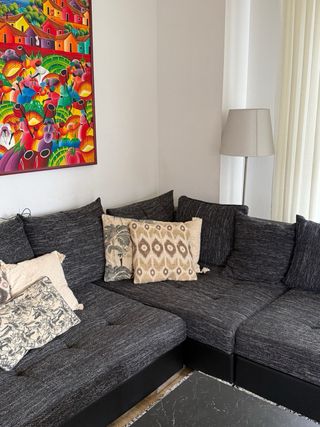 Sofá modular gris/negro +puf+alfombra IKEA + mesa