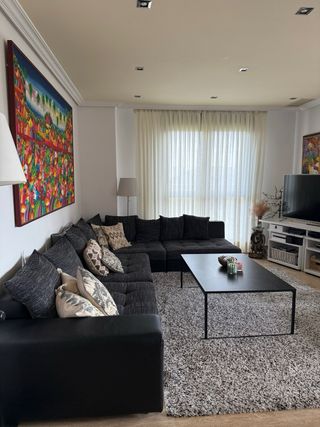 Sofá modular gris/negro +puf+alfombra IKEA + mesa