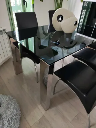 Mesa Comedor Cristal y cuatro sillas Aluminio Negr