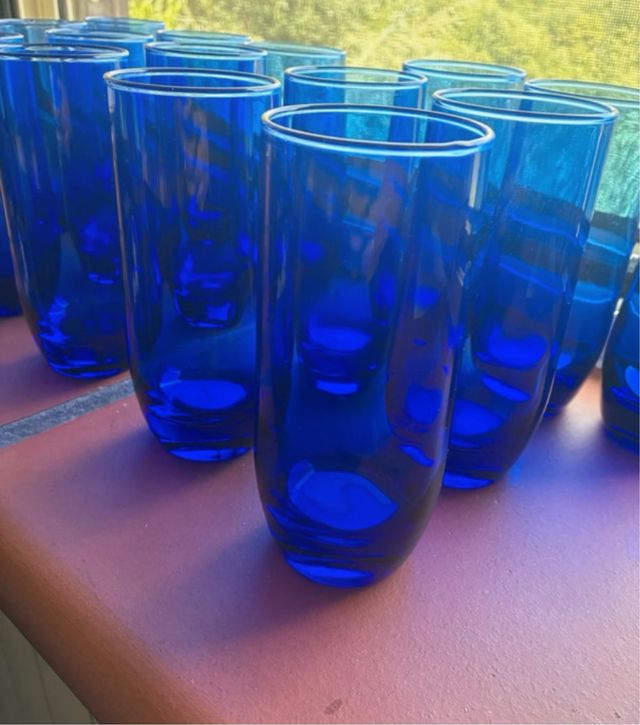 Bicchieri blu in vetro