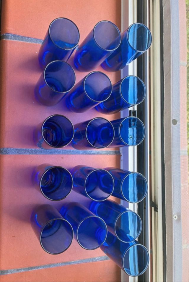 Bicchieri blu in vetro