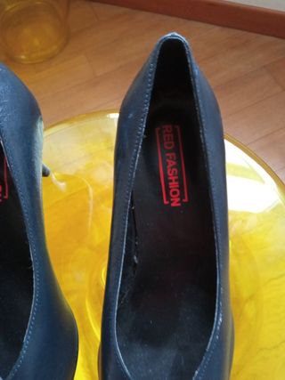 Eleganti scarpe donna con tacco  nere