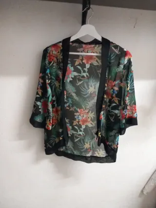 Kimono floral gasa transparente. Marca francesa
