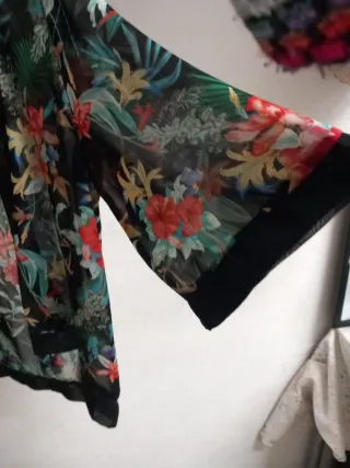 Kimono floral gasa transparente. Marca francesa