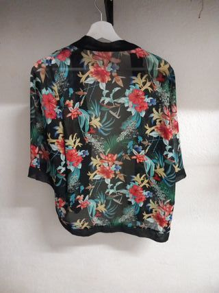 Kimono floral gasa transparente. Marca francesa