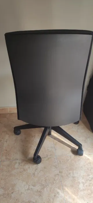 Silla de oficina negra