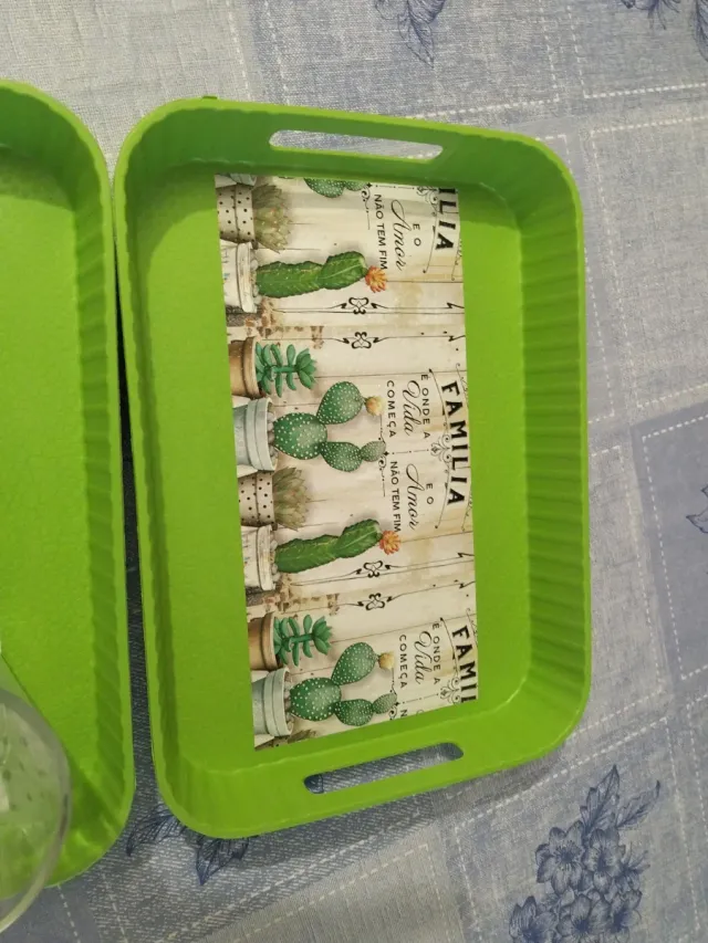 Bandejas verdes con diseño de cactus