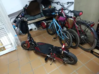 Patinete Eléctrico Rojo y Negro, 2000w.Litio