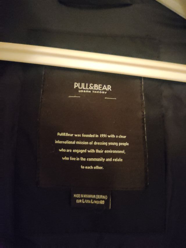 Anorak negro con capucha