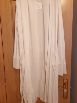 Bata larga blanca