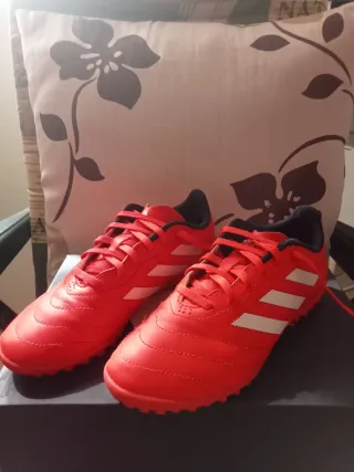 Zapatillas Adidas Goletto TF Jnr Naranja y blanco.