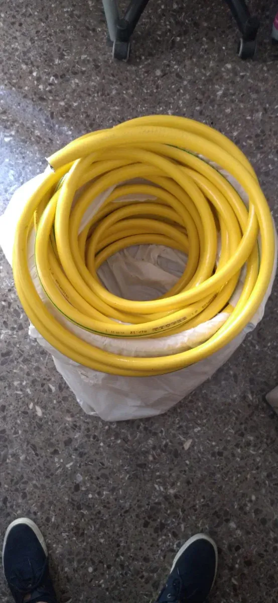 Manguera Piscina Amarilla y Negra