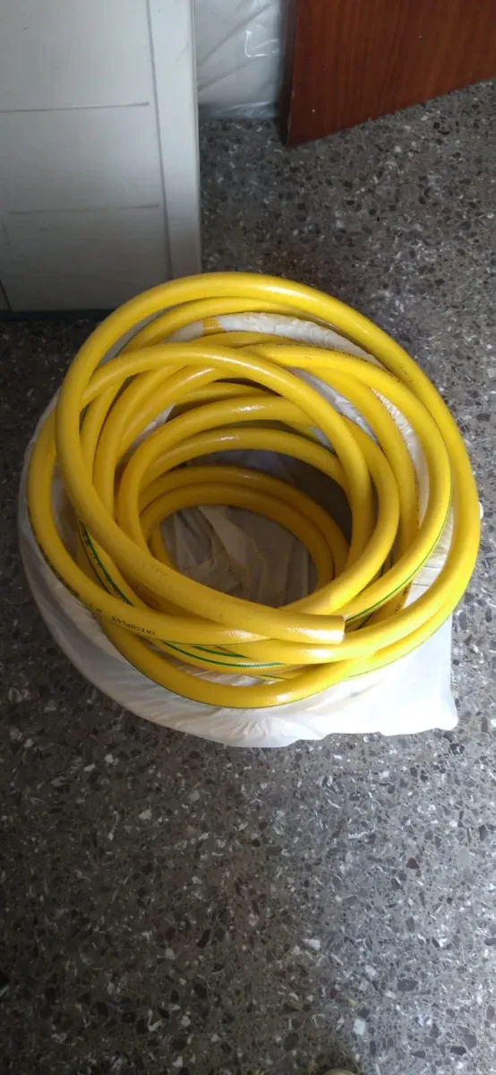 Manguera Piscina Amarilla y Negra